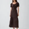 Maxikleid mit U-Ausschnitt, Spitzenbesatz und Stufenschnitt