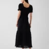 Maxikleid mit U-Ausschnitt, Spitzenbesatz und Stufenschnitt
