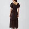 Maxikleid mit U-Ausschnitt, Spitzenbesatz und Stufenschnitt