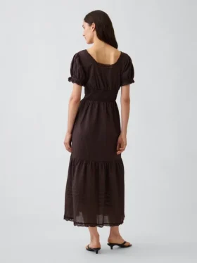 Maxikleid mit U-Ausschnitt, Spitzenbesatz und Stufenschnitt