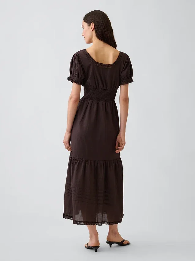 Maxikleid mit U-Ausschnitt, Spitzenbesatz und Stufenschnitt