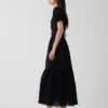 Maxikleid mit U-Ausschnitt, Spitzenbesatz und Stufenschnitt