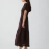 Maxikleid mit U-Ausschnitt, Spitzenbesatz und Stufenschnitt