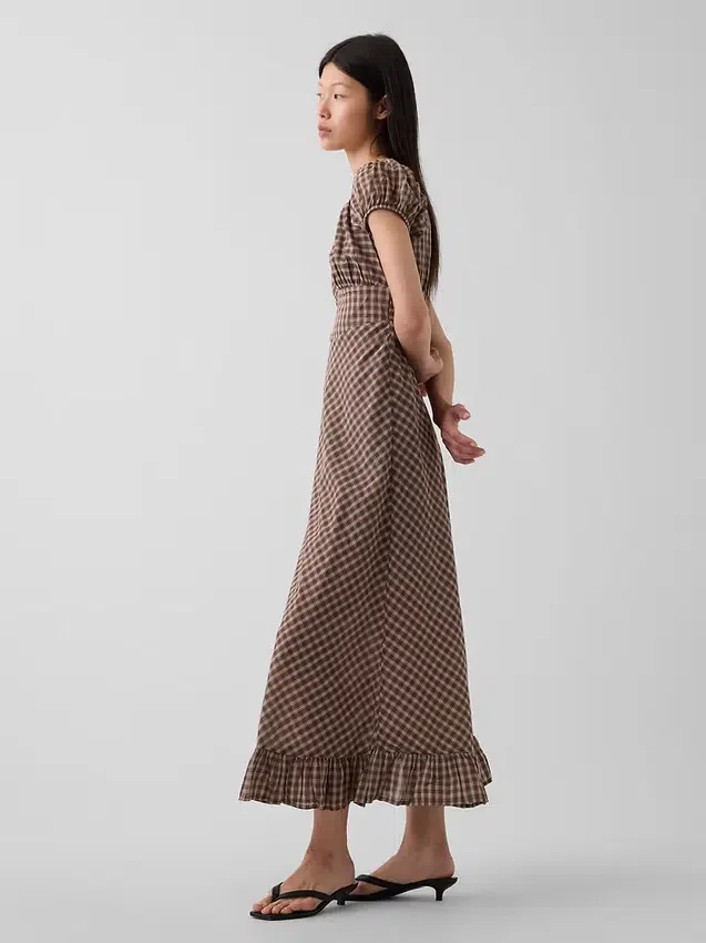 Maxikleid mit V-Ausschnitt und Rüschen am Saum