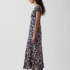 Maxikleid mit V-Ausschnitt und Rüschen am Saum