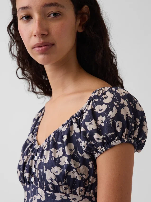 Maxikleid mit V-Ausschnitt und Rüschen am Saum