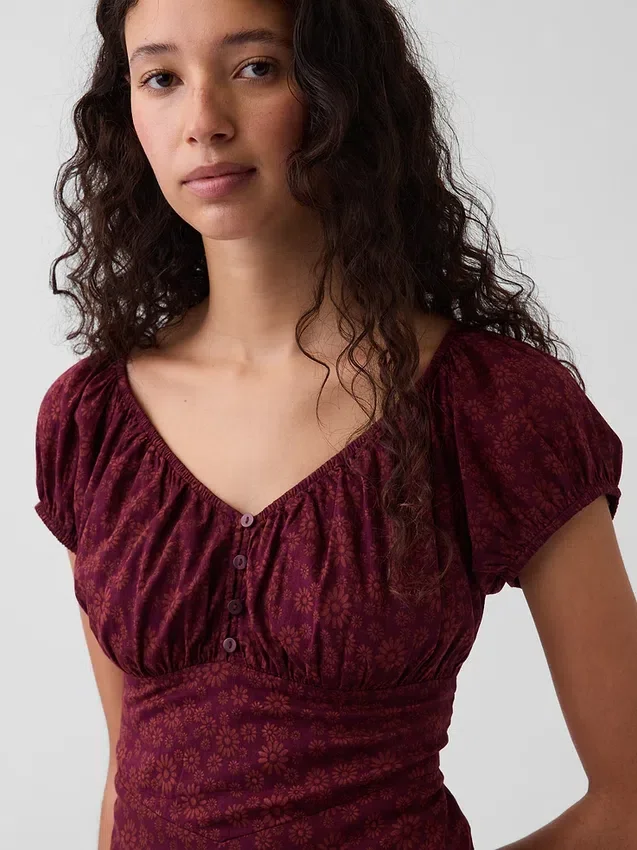 Maxikleid mit V-Ausschnitt und Rüschen am Saum