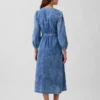 Midi-Kleid aus Denim mit Patchwork-Taille