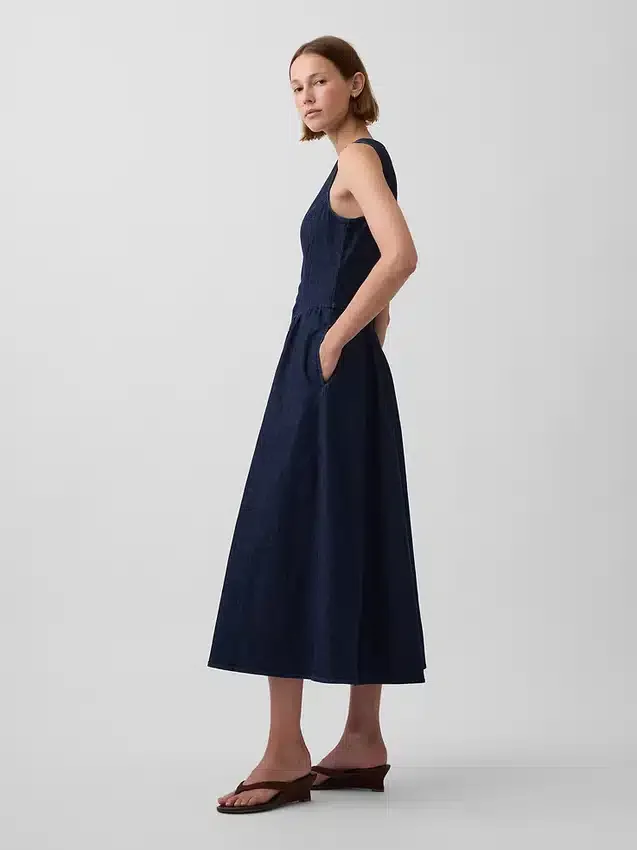 Midi-Kleid aus Denim mit tief sitzender Taille