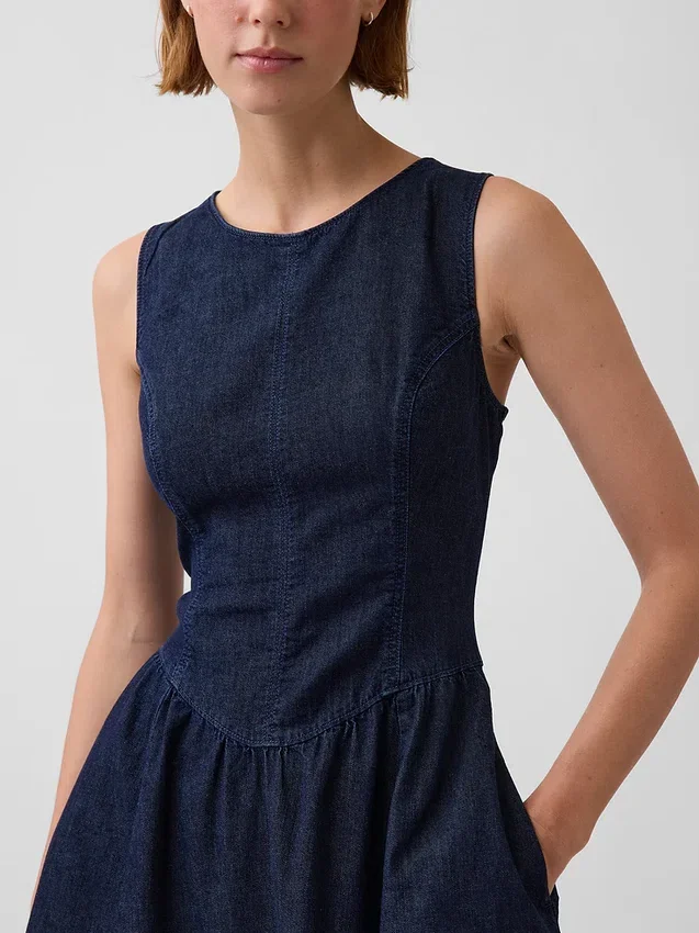 Midi-Kleid aus Denim mit tief sitzender Taille