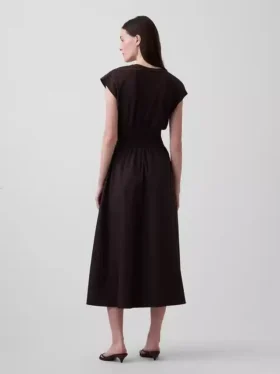 Midi-Kleid aus verschiedenen Materialien mit tief sitzender Taille