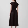 Midi-Kleid aus verschiedenen Materialien mit tief sitzender Taille