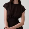 Midi-Kleid aus verschiedenen Materialien mit tief sitzender Taille