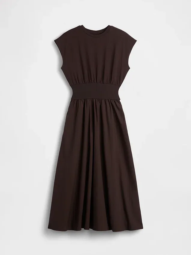 Midi-Kleid aus verschiedenen Materialien mit tief sitzender Taille