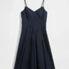 Midi-Kleid mit V-Ausschnitt und Nähten