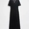 Midi-Kleid mit V-Ausschnitt und Spitze