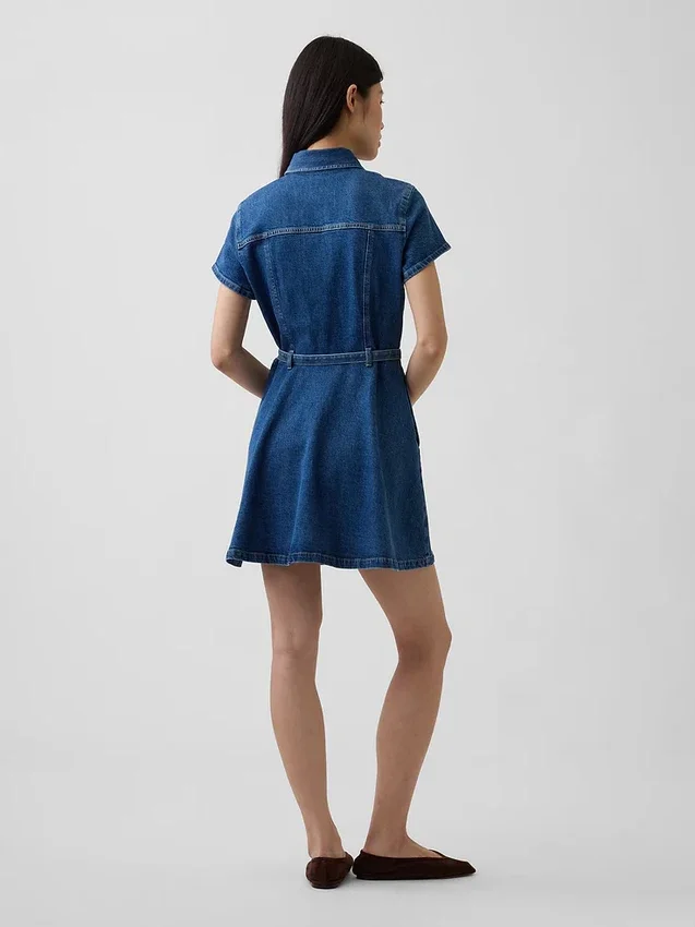 Mini-Hemdkleid aus Denim mit Gürtel