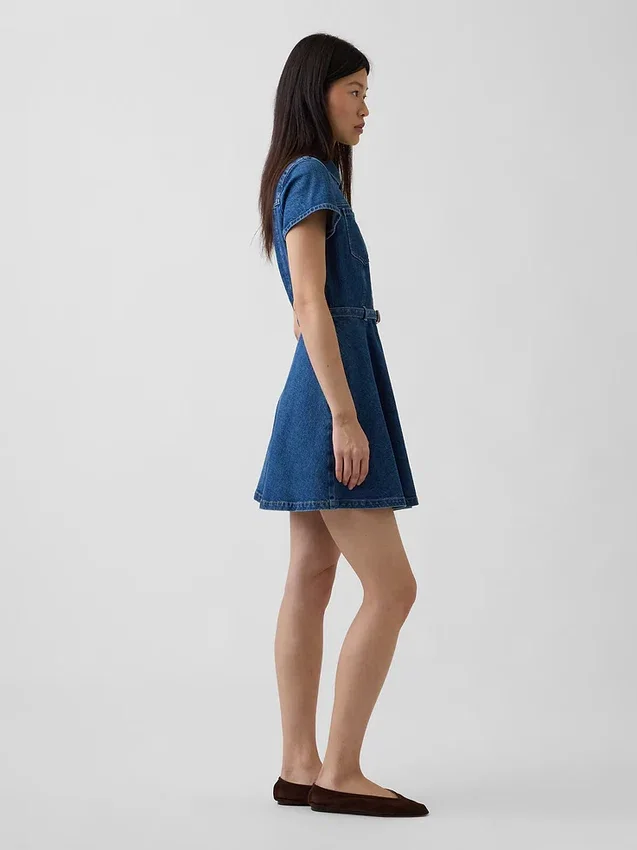 Mini-Hemdkleid aus Denim mit Gürtel