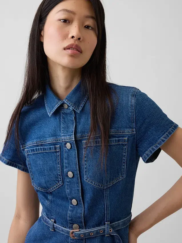 Mini-Hemdkleid aus Denim mit Gürtel