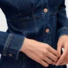 Mini-Kleid aus Denim mit Falten