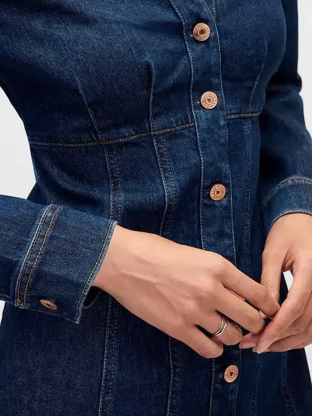 Mini-Kleid aus Denim mit Falten