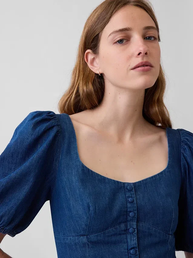Mini-Kleid aus Denim mit Puffärmeln und Herzausschnitt