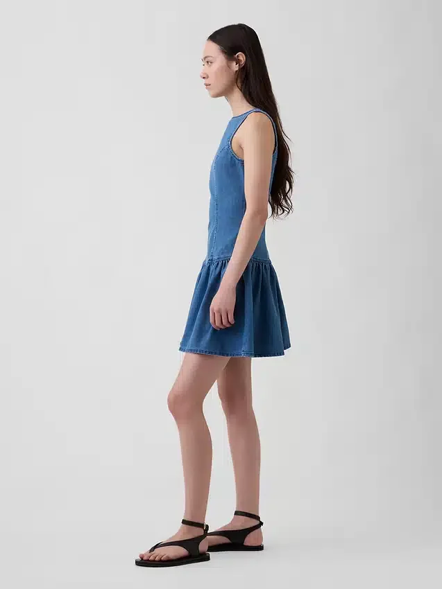 Mini-Kleid aus Denim mit tief sitzender Taille