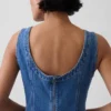 Mini-Kleid aus Denim mit U-Boot-Ausschnitt und offenem Rücken
