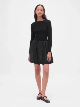 Mini-Kleid aus verschiedenen Materialien mit Bubble-Schnitt