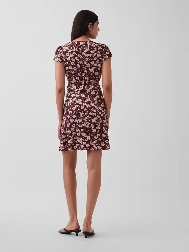Mini-Kleid mit V-Ausschnitt und Print