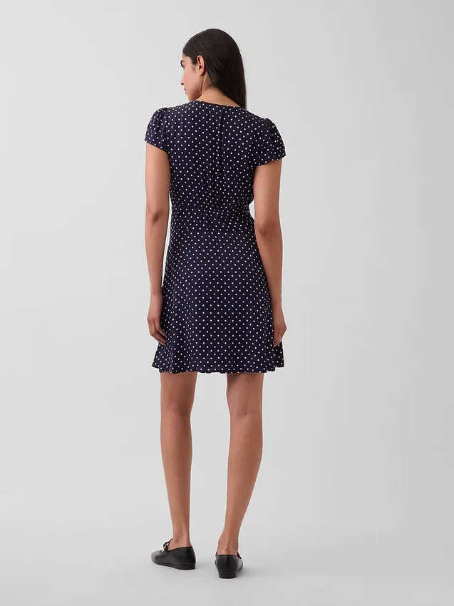 Mini-Kleid mit V-Ausschnitt und Print
