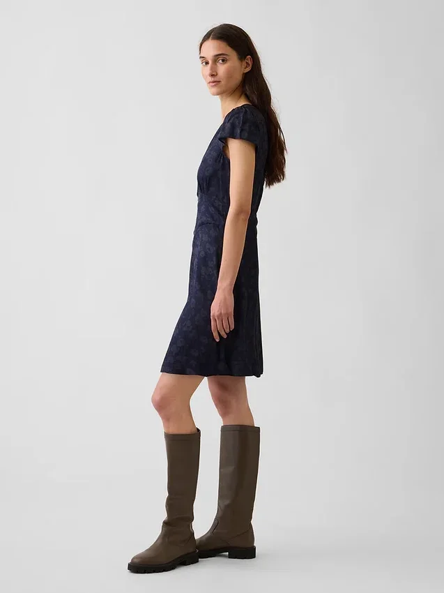 Mini-Kleid mit V-Ausschnitt und Print