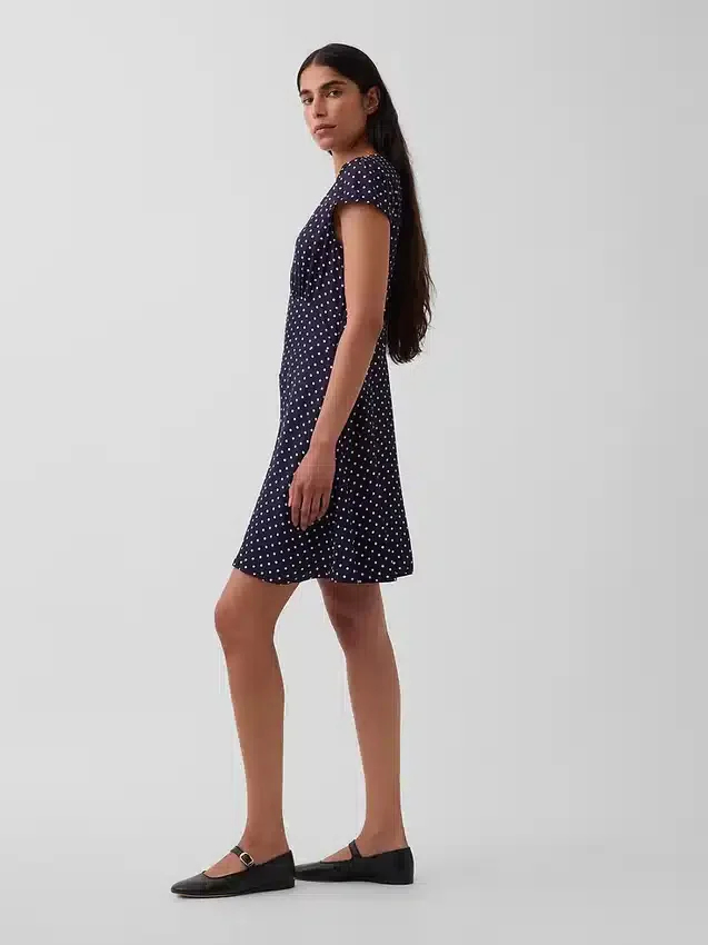 Mini-Kleid mit V-Ausschnitt und Print