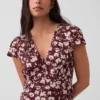 Mini-Kleid mit V-Ausschnitt und Print