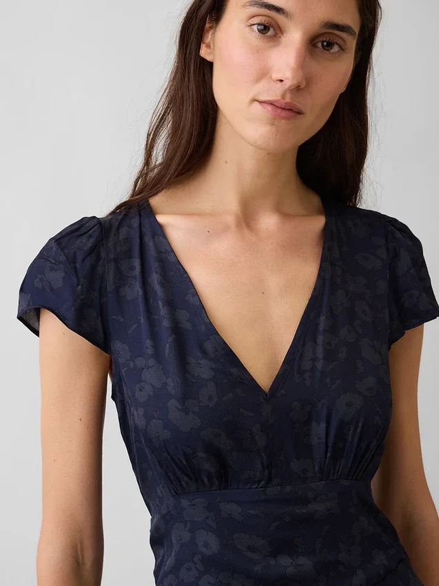 Mini-Kleid mit V-Ausschnitt und Print