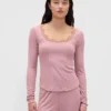 Mini-Ripp-Pyjama-Oberteil mit Spitzenbesatz