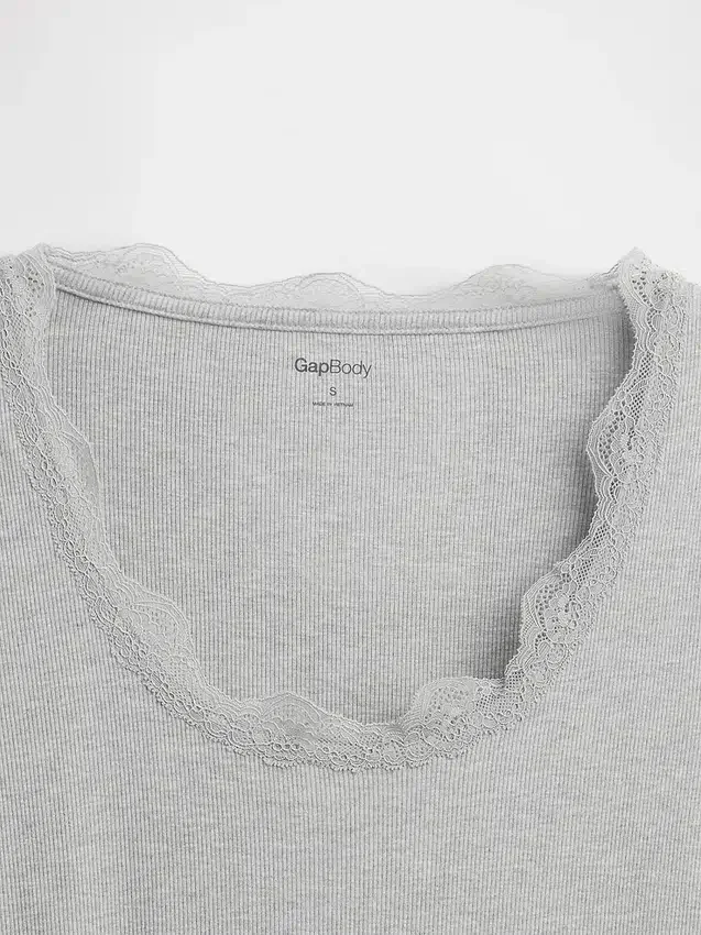 Mini-Ripp-Pyjama-Oberteil mit Spitzenbesatz