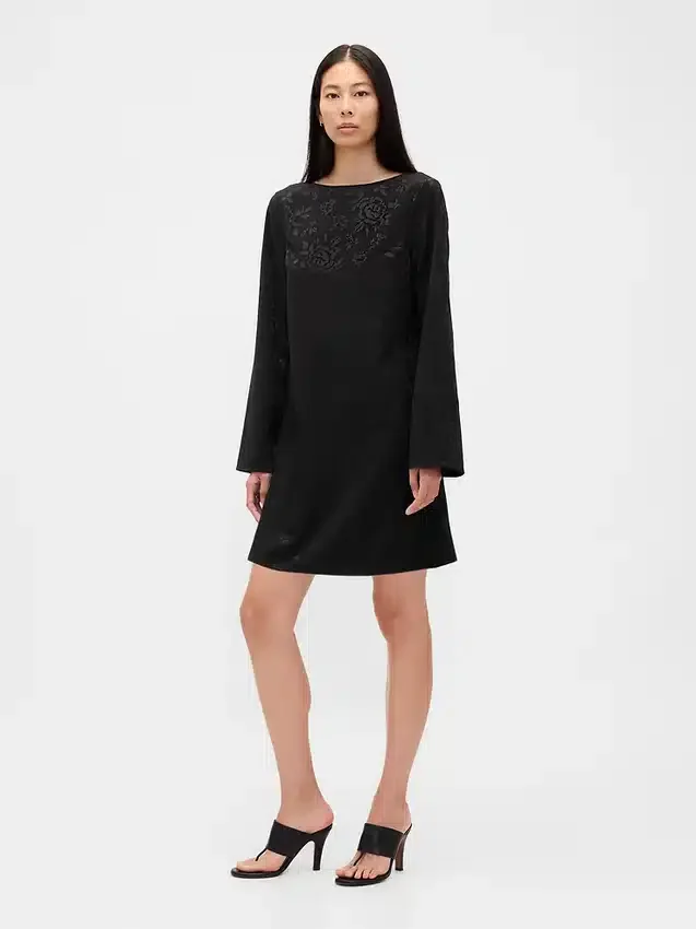 Mini-Shift-Kleid mit U-Boot-Ausschnitt