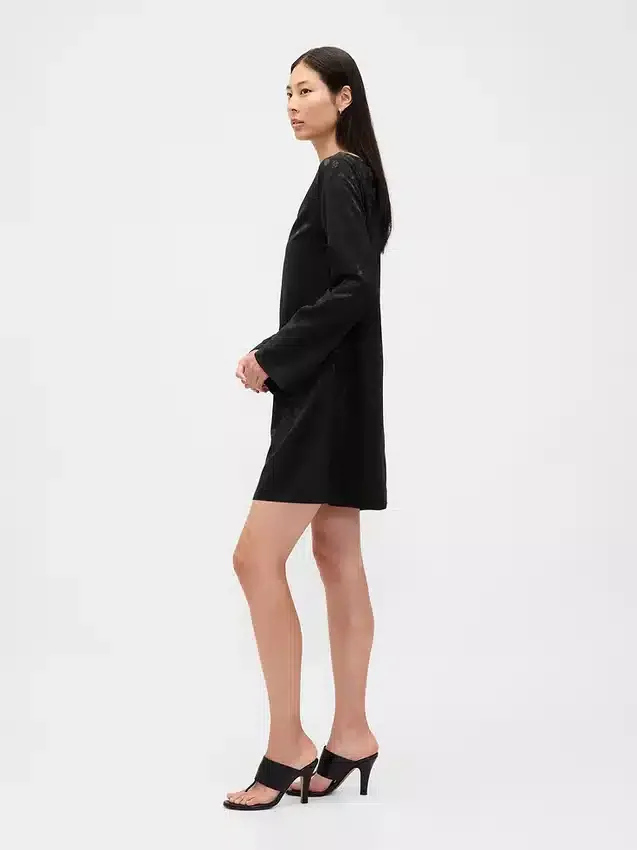 Mini-Shift-Kleid mit U-Boot-Ausschnitt
