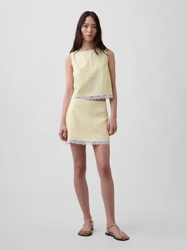 Mini-Skort aus Leinenmischung mit Spitzenbesatz