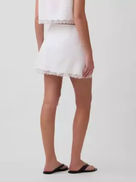 Mini-Skort aus Leinenmischung mit Spitzenbesatz