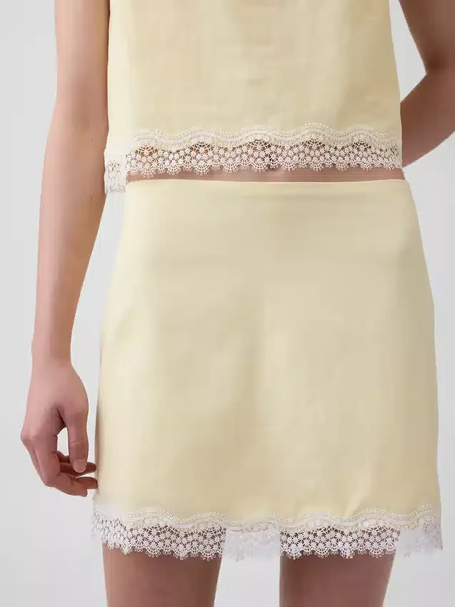 Mini-Skort aus Leinenmischung mit Spitzenbesatz