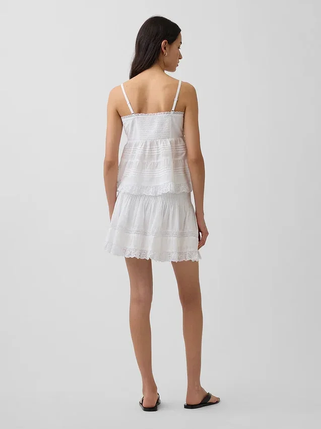 Mini-Skort mit Biesen und Spitzenbesatz