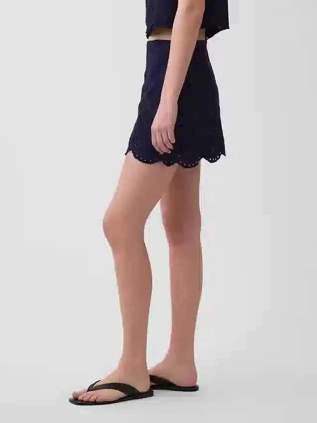 Mini-Skort mit Lochstickerei