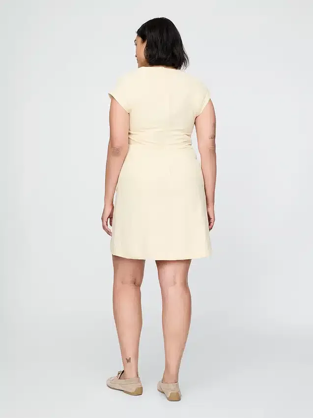 Minikleid aus Leinenmischung mit Flügelärmeln