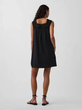 Minikleid aus Leinenmischung mit gehäkelter Passe
