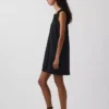 Minikleid aus Leinenmischung mit gehäkelter Passe