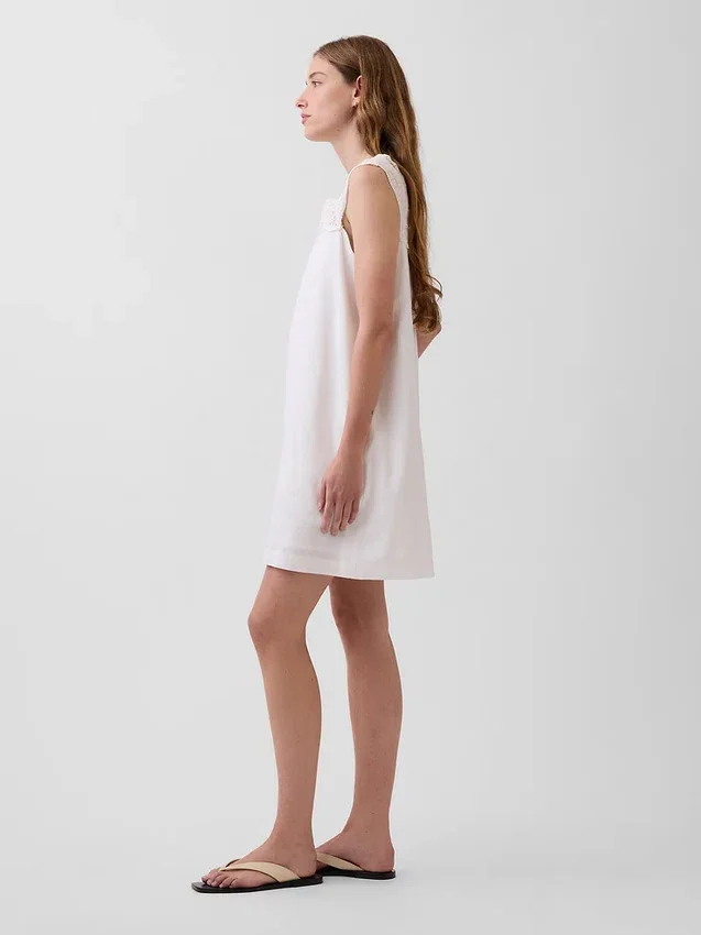 Minikleid aus Leinenmischung mit gehäkelter Passe