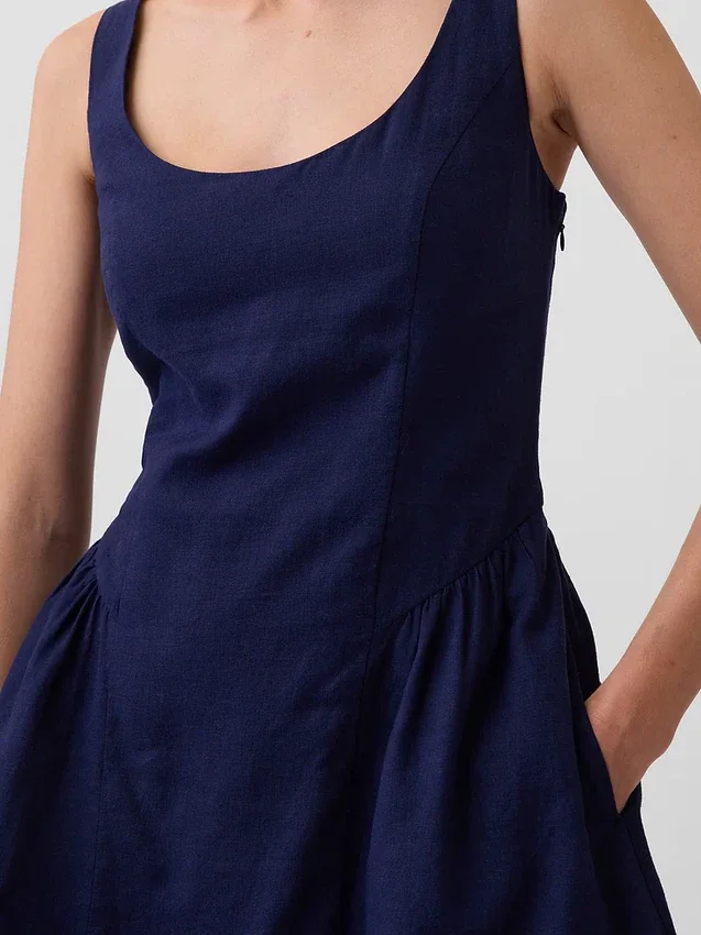 Minikleid aus Leinenmischung mit tief sitzender Taille