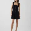 Minikleid mit Biesen und tief sitzender Taille